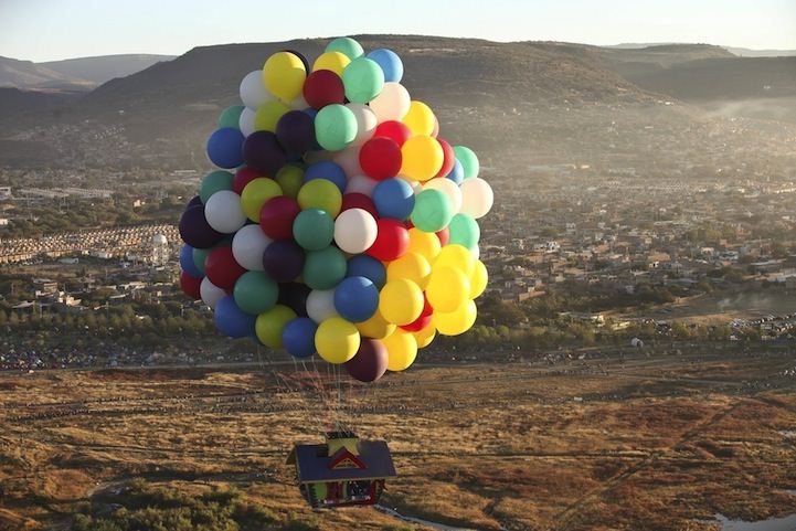 jonathan trappe baloon house flying