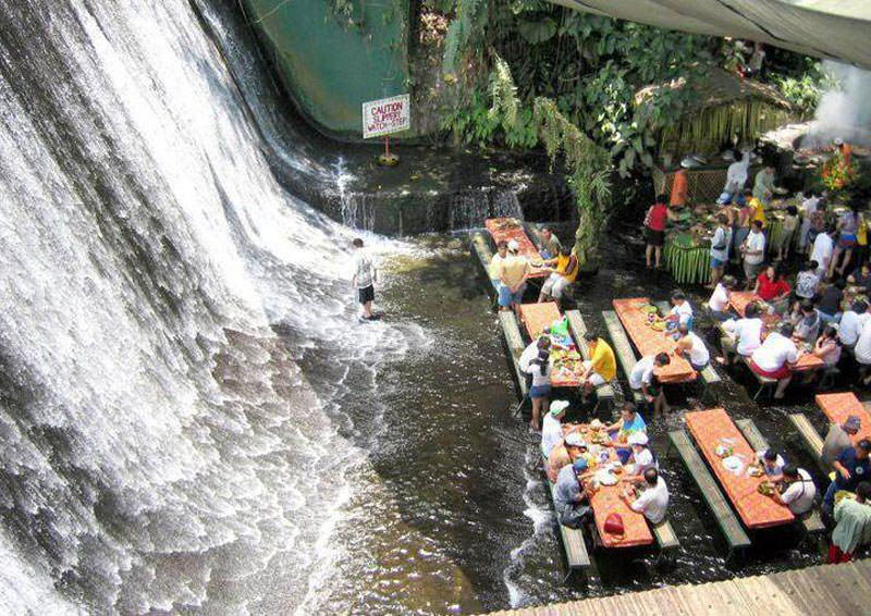 restoran di bawah air terjun filipina 5