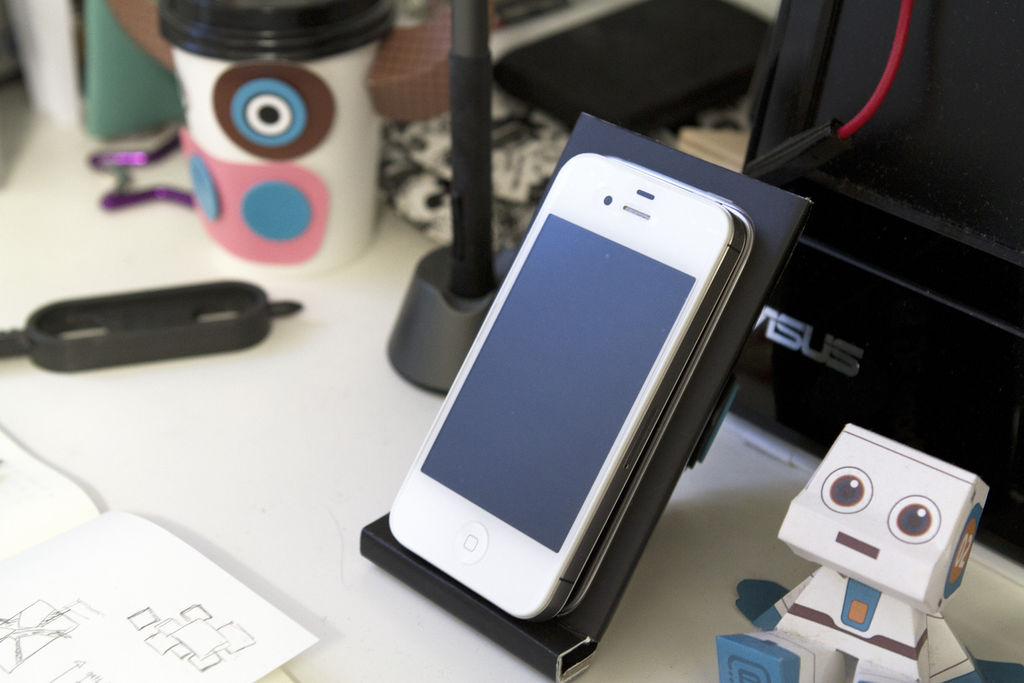 iphone desk stand