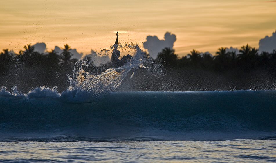Surfing Mentawai 11