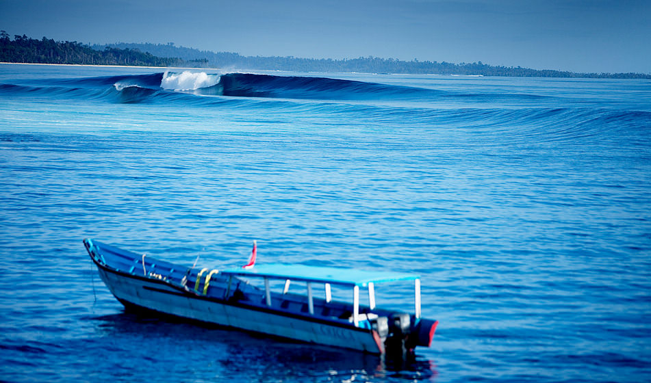 Surfing Mentawai 4