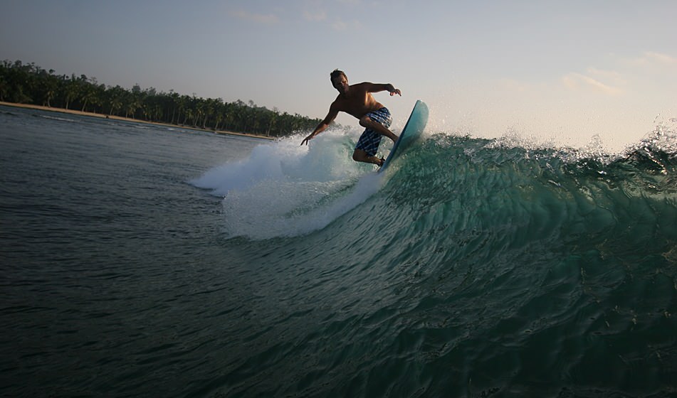 Surfing Mentawai 5