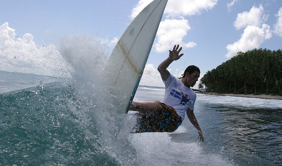 Surfing Mentawai 8