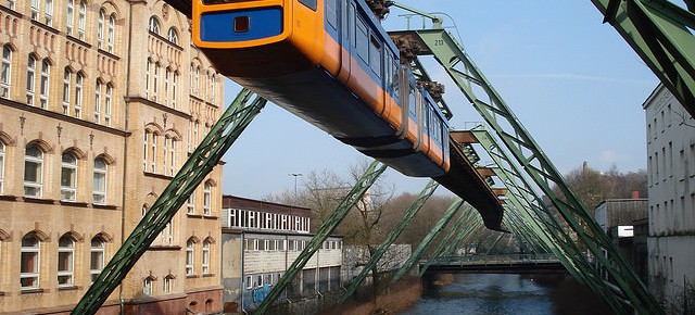 Sistem Kereta Api Gantung Wuppertaler Schwebebahn di Jerman