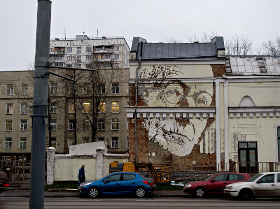 Alexandre Farto 09 - Seni Mengukir Wajah di Tembok