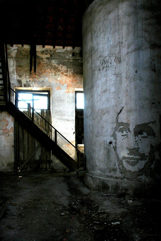 Alexandre Farto 11 - Seni Mengukir Wajah di Tembok