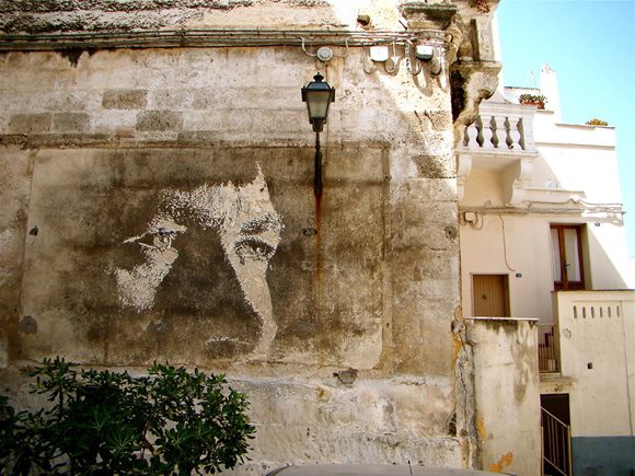 Alexandre Farto 14 - Seni Mengukir Wajah di Tembok