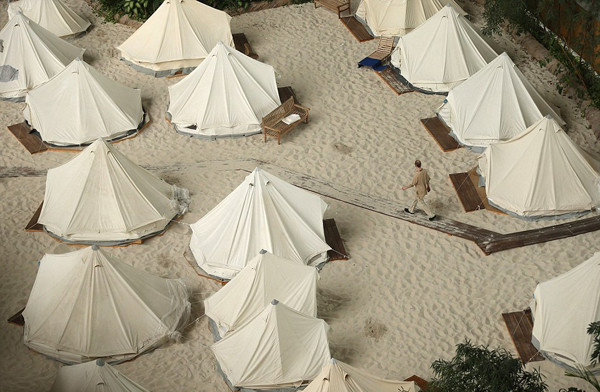 Tenda-tenda dengan Pasir Pantai
