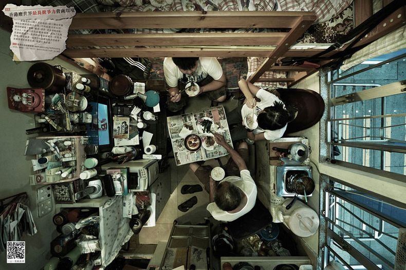 Apartemen Hong Kong Makan Bersama Keluarga