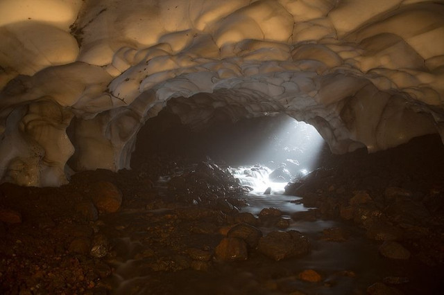 Kamchatka Ice Tunnel 07