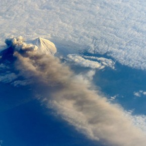 foto gunung berapi dari ruang angkasa 2