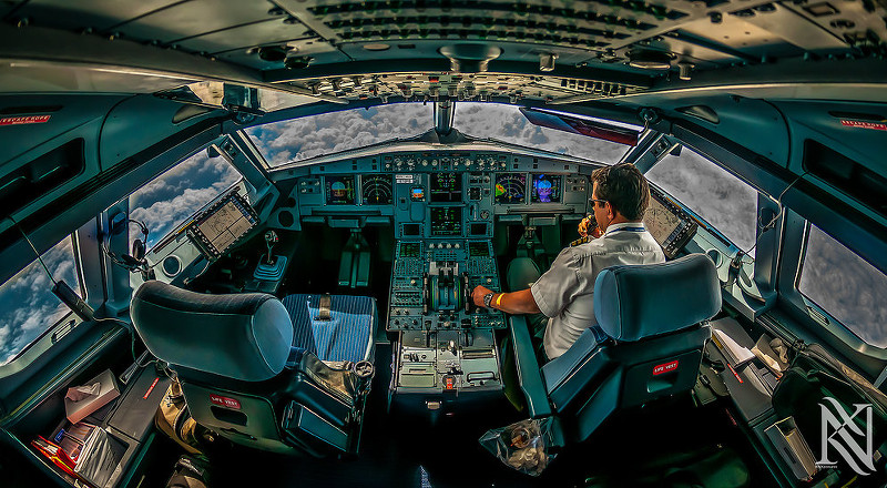 Karim HDR Cockpit Gray Pilot