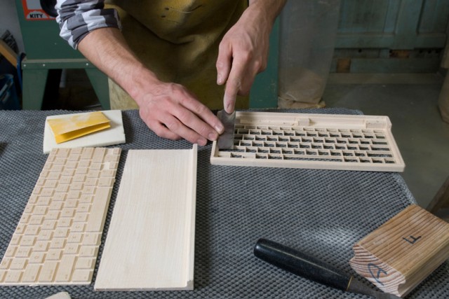 Cara membuat keyboard kayu