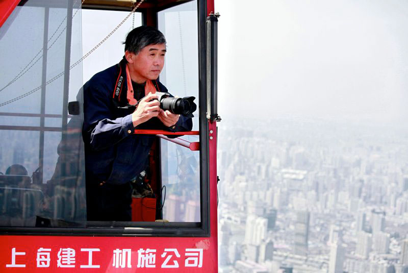 crane-operator-wei-genshen-photos-of-shanghai-from-above-1