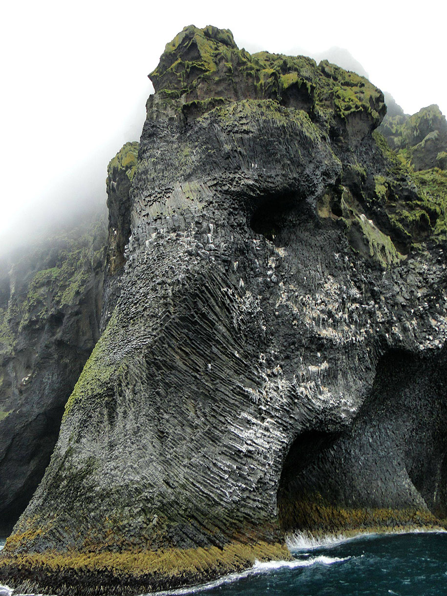 Ini Dia, Bukti Bahwa Islandia Memiliki Keajaiban Pemandangan Menakjubkan_17
